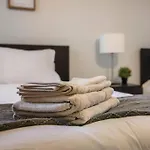 Modern Yet Historic 3Br House By Cozysuites