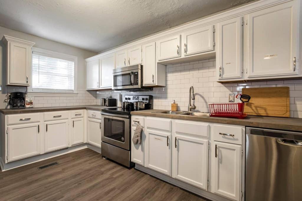 Holiday home Modern Yet Historic 3br House By Cozysuites Louisville