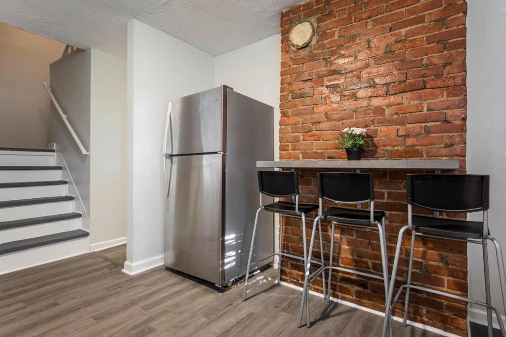 Modern Yet Historic 3br House By Cozysuites *