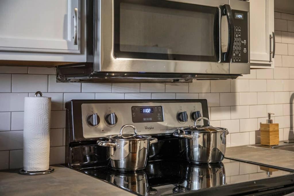 Modern Yet Historic 3br House By Cozysuites